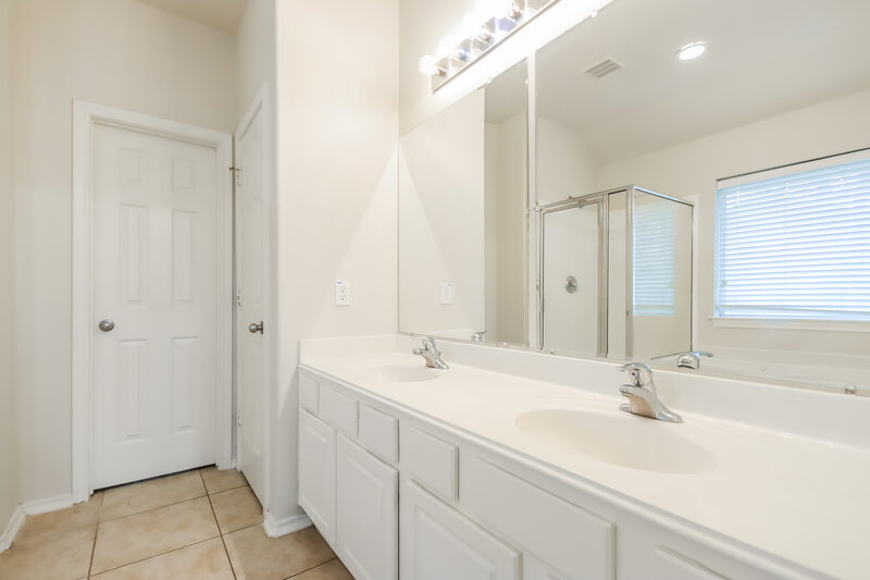 1,875/Mo, 26900 Armor Oaks Dr Humble, TX 77339 Main Bathroom View