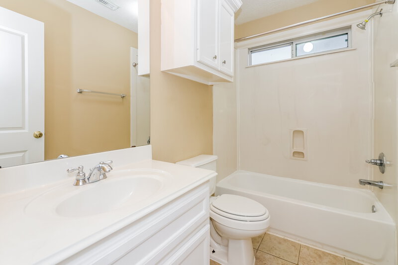 2,335/Mo, 5206 Keith Rd Pasadena, TX 77505 Bathroom View