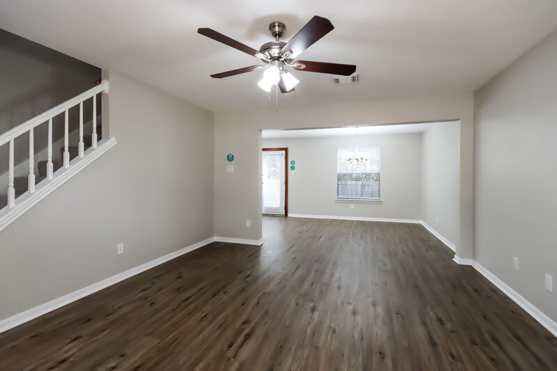 1,695/Mo, 4010 Hunnington Dr Conroe, TX 77303 Living Room View 2