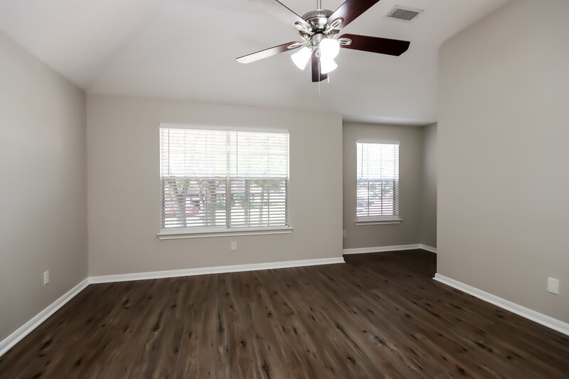 1,695/Mo, 4010 Hunnington Dr Conroe, TX 77303 Living Room View 3