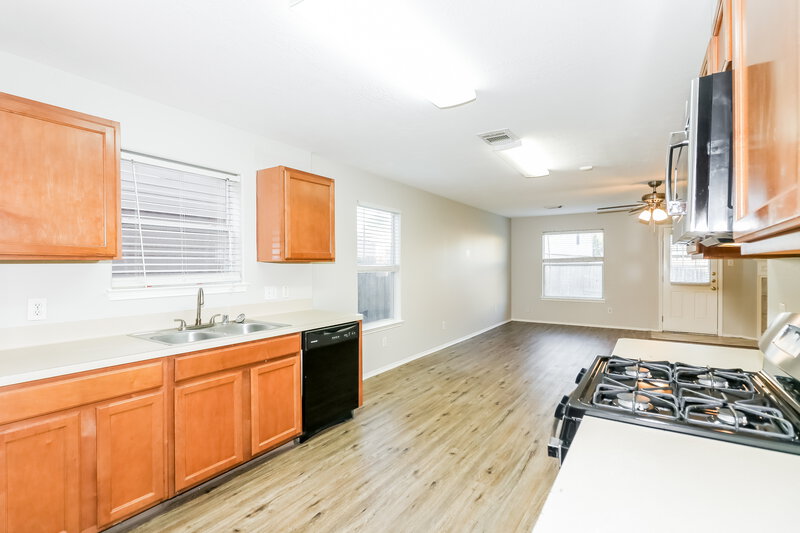 1,930/Mo, 619 Hawthorne Pasture Rd Rosenberg, TX 77471 Kitchen View