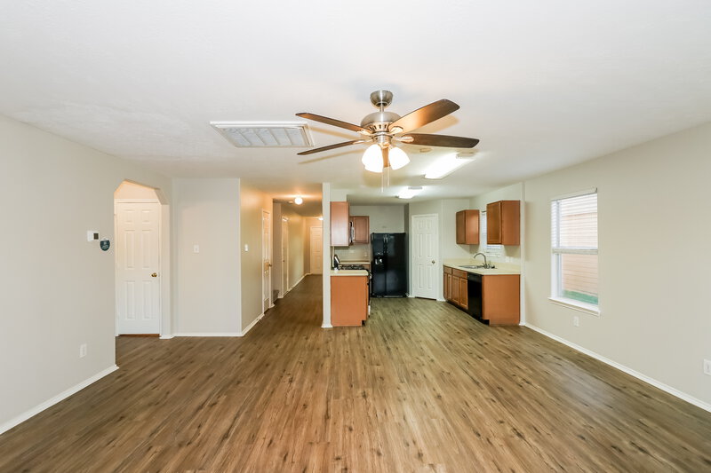 1,930/Mo, 619 Hawthorne Pasture Rd Rosenberg, TX 77471 Family Room View