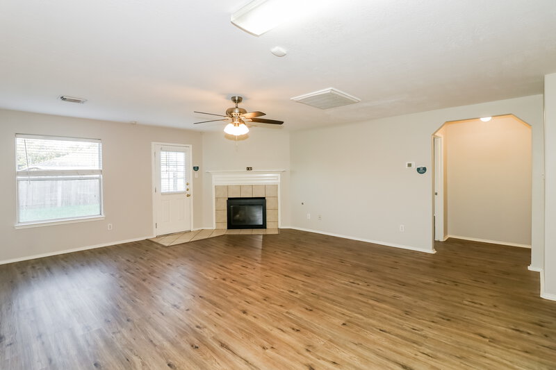 1,930/Mo, 619 Hawthorne Pasture Rd Rosenberg, TX 77471 Family Room View 2