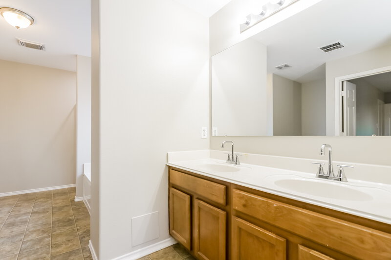 1,930/Mo, 619 Hawthorne Pasture Rd Rosenberg, TX 77471 Bathroom View