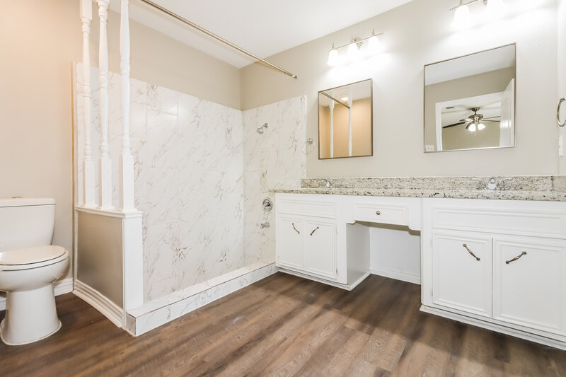 1,830/Mo, 707 Nautilus St Crosby, TX 77532 Main Bathroom View 2