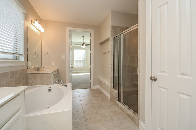 3,510/Mo, 15811 Graham Spring Ln Houston, TX 77044 Main Bathroom View 2