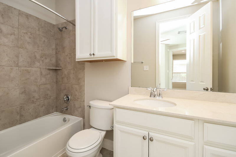 3,510/Mo, 15811 Graham Spring Ln Houston, TX 77044 Bathroom View