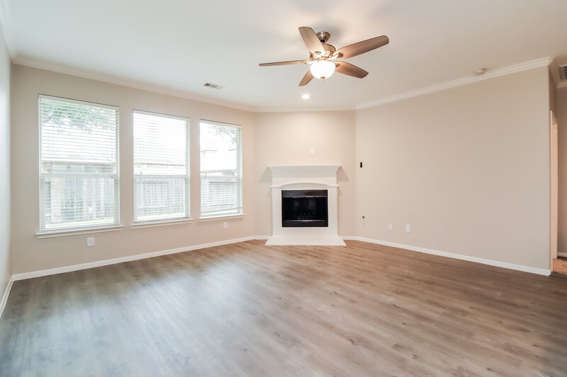 2,190/Mo, 123 Pike Mill Pl Montgomery, TX 77316 Living Room View