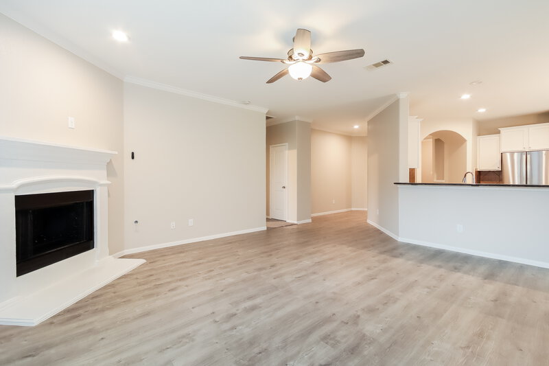 2,190/Mo, 123 Pike Mill Pl Montgomery, TX 77316 Living Room View 2