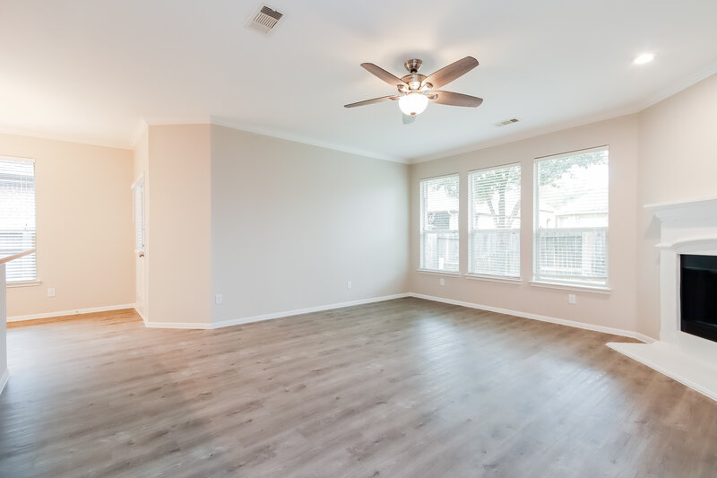 2,190/Mo, 123 Pike Mill Pl Montgomery, TX 77316 Living Room View 3