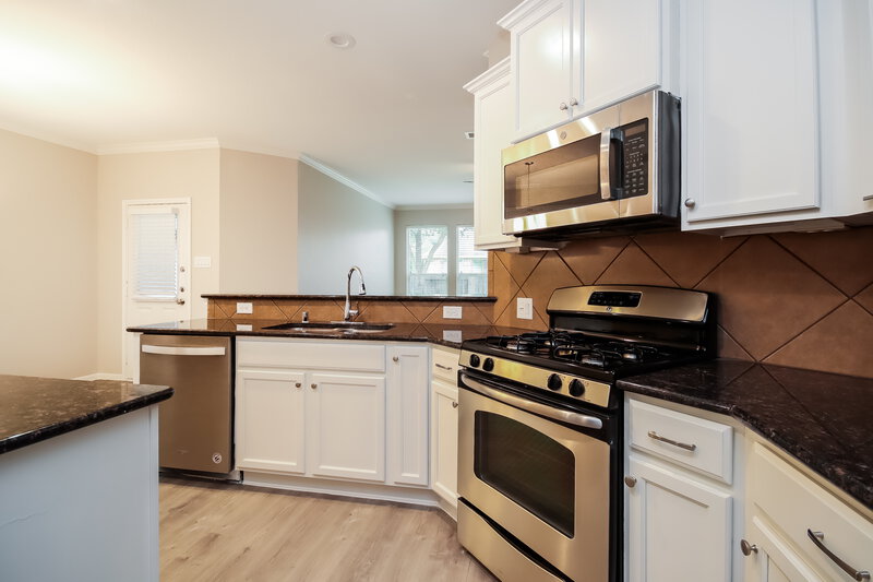 2,190/Mo, 123 Pike Mill Pl Montgomery, TX 77316 Kitchen View