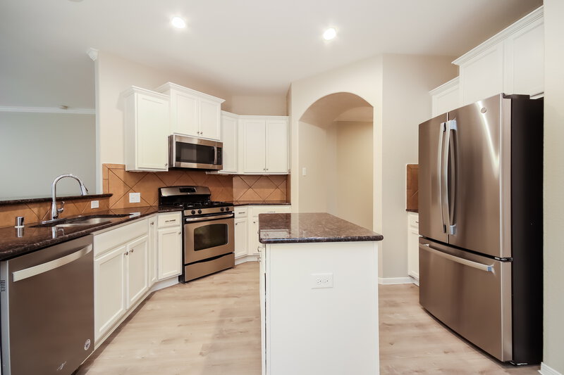 2,190/Mo, 123 Pike Mill Pl Montgomery, TX 77316 Kitchen View 2