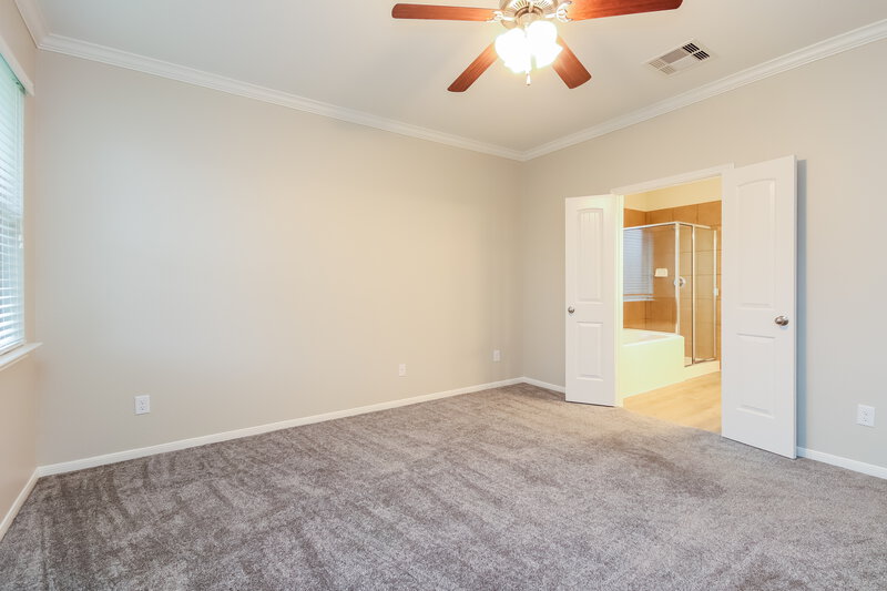 2,190/Mo, 123 Pike Mill Pl Montgomery, TX 77316 Main Bedroom View