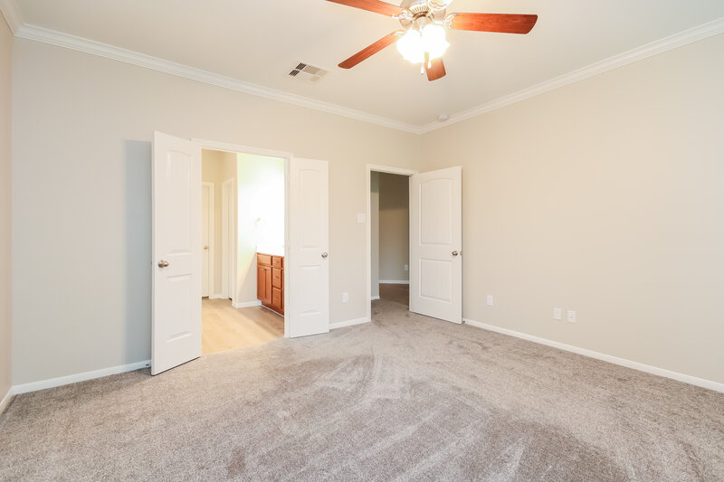 2,190/Mo, 123 Pike Mill Pl Montgomery, TX 77316 Main Bedroom View 2