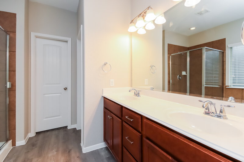 2,190/Mo, 123 Pike Mill Pl Montgomery, TX 77316 Main Bathroom View