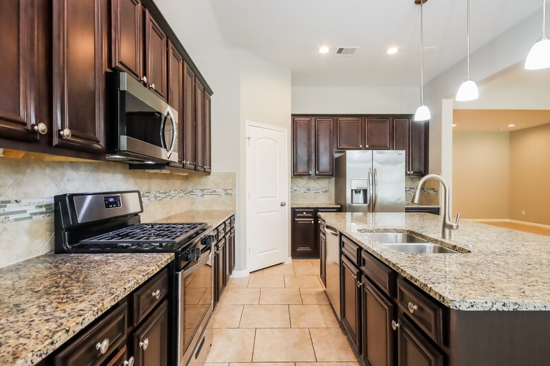 2,650/Mo, 14041 Wolftrap Ln Conroe, TX 77384 Kitchen View 2
