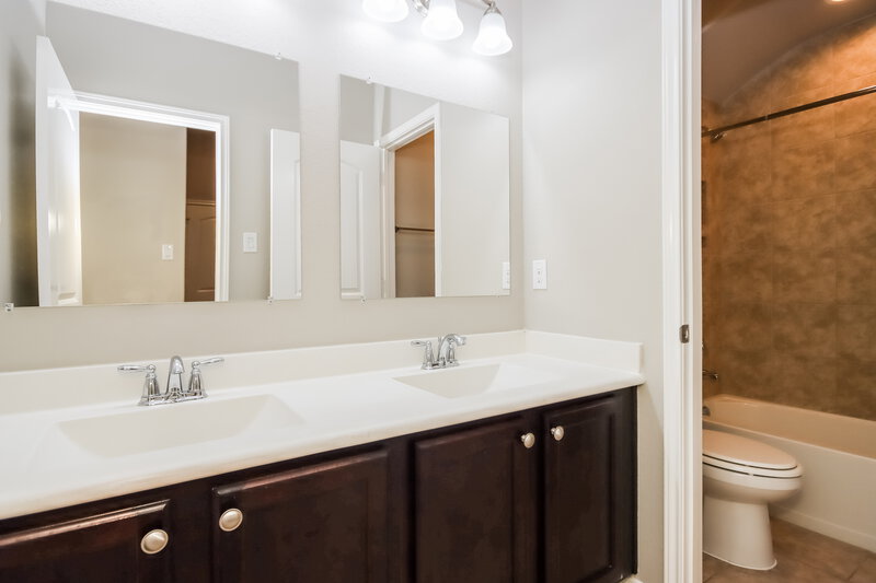 2,650/Mo, 14041 Wolftrap Ln Conroe, TX 77384 Bathroom View 2