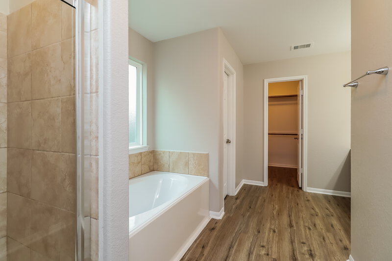 2,365/Mo, 9952 Swallow Dr Conroe, TX 77385 Main Bathroom View