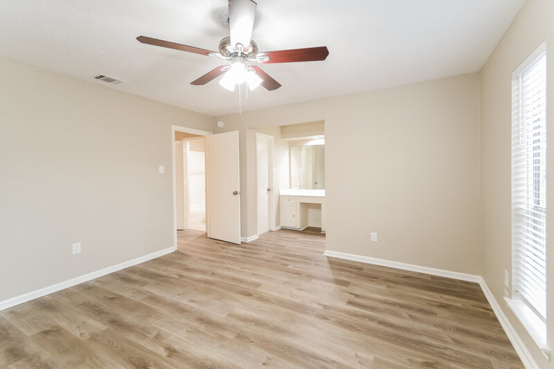 1,885/Mo, 3814 Oaktrace Dr Humble, TX 77396 Main Bedroom View 2