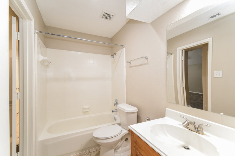 1,885/Mo, 3814 Oaktrace Dr Humble, TX 77396 Main Bathroom View