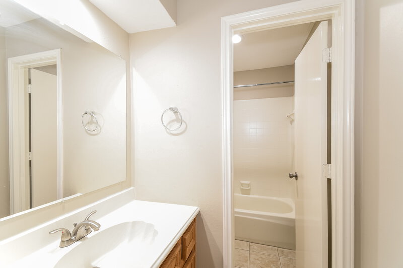 1,885/Mo, 3814 Oaktrace Dr Humble, TX 77396 Bathroom View
