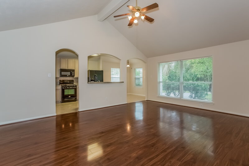 2,555/Mo, 3214 Mystic Port Ln League City, TX 77573 livingroom View 4