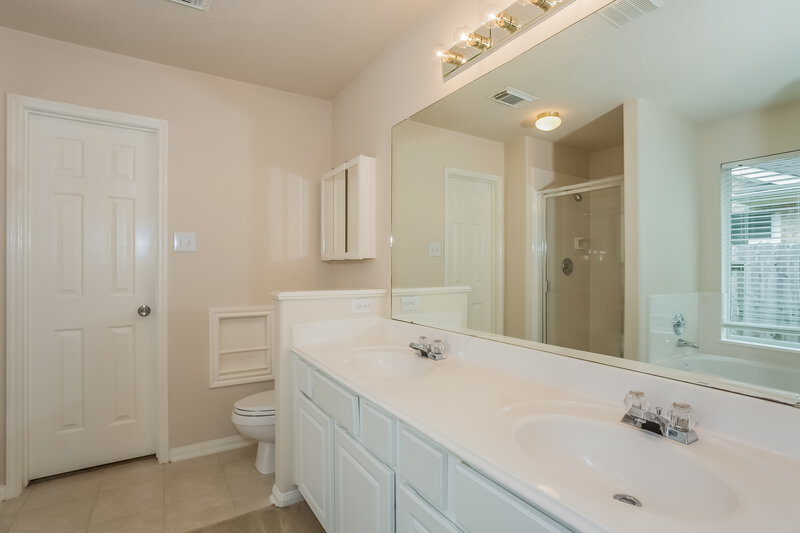 2,555/Mo, 3214 Mystic Port Ln League City, TX 77573 bathroom View 2