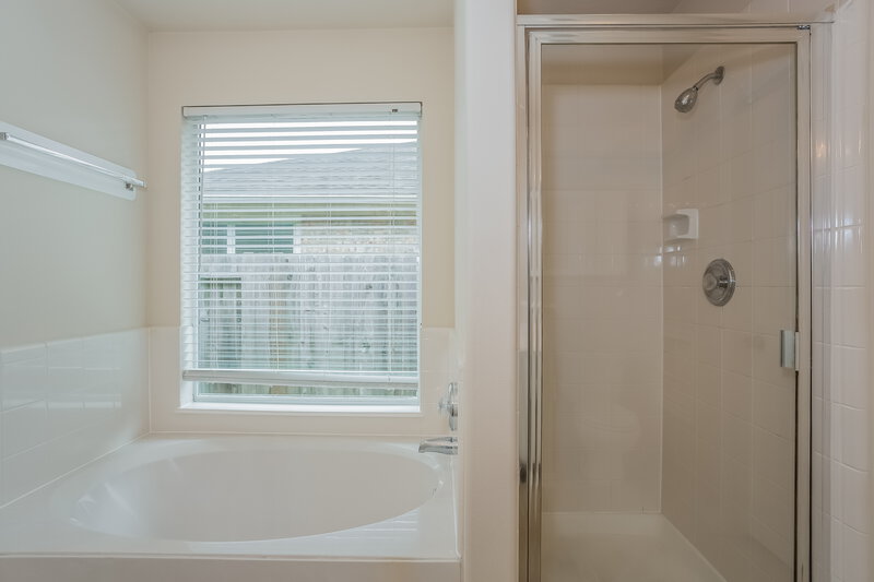2,555/Mo, 3214 Mystic Port Ln League City, TX 77573 bathroom View 3