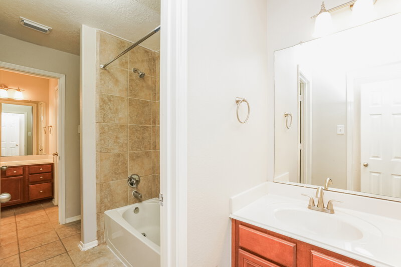 2,715/Mo, 6206 Lovage Ave Crosby, TX 77532 Bathroom View