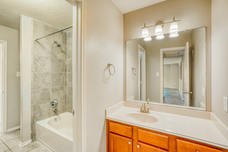 1,995/Mo, 6206 Lovage Ave Crosby, TX 77532 Bathroom View
