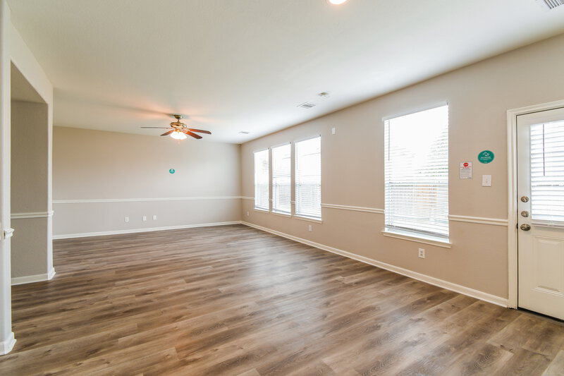 3,035/Mo, 4207 Summer Ln Pearland, TX 77584 Living Room View