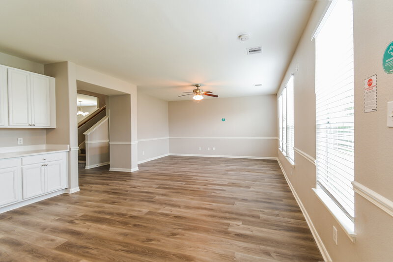 3,035/Mo, 4207 Summer Ln Pearland, TX 77584 Living Room View 2