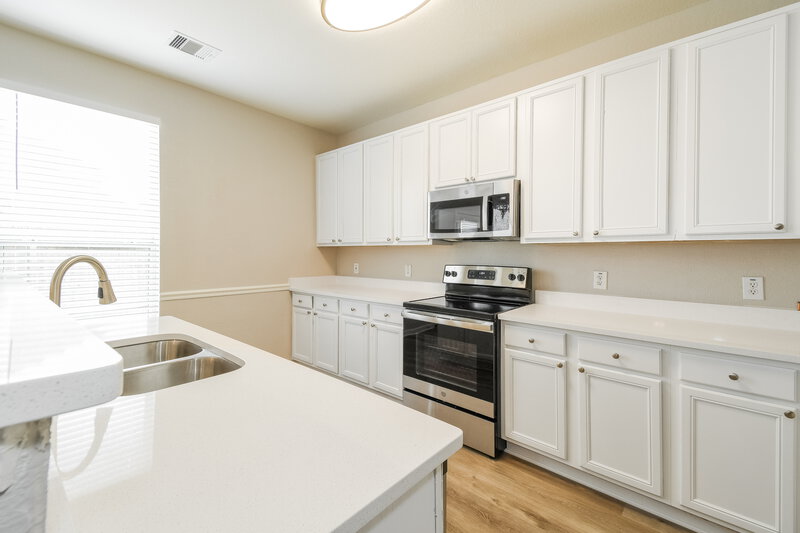 3,035/Mo, 4207 Summer Ln Pearland, TX 77584 Kitchen View