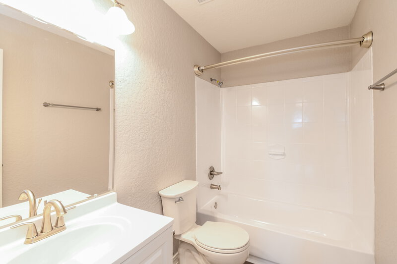 3,035/Mo, 4207 Summer Ln Pearland, TX 77584 Bathroom View