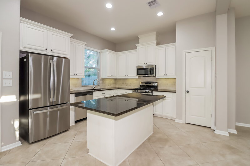 2,305/Mo, 204 Cheswood Forest Dr Montgomery, TX 77316 Kitchen View