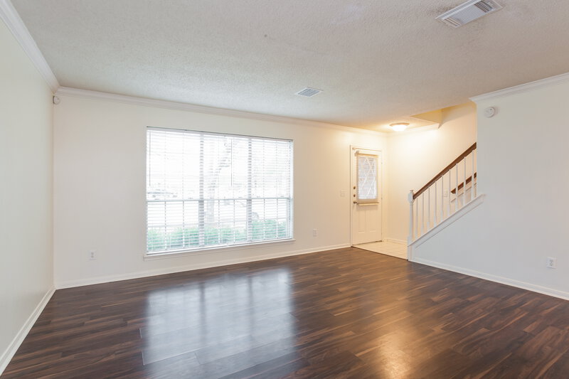 2,385/Mo, 4015 Elmwood Dr Pearland, TX 77584 Living Room View 2