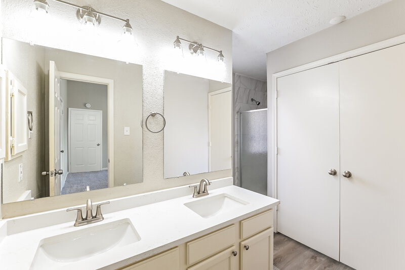 2,220/Mo, 1227 Hidden Canyon Rd Katy, TX 77450 Main Bathroom View