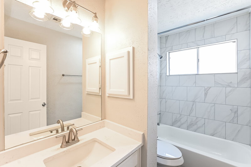 2,220/Mo, 1227 Hidden Canyon Rd Katy, TX 77450 Bathroom View