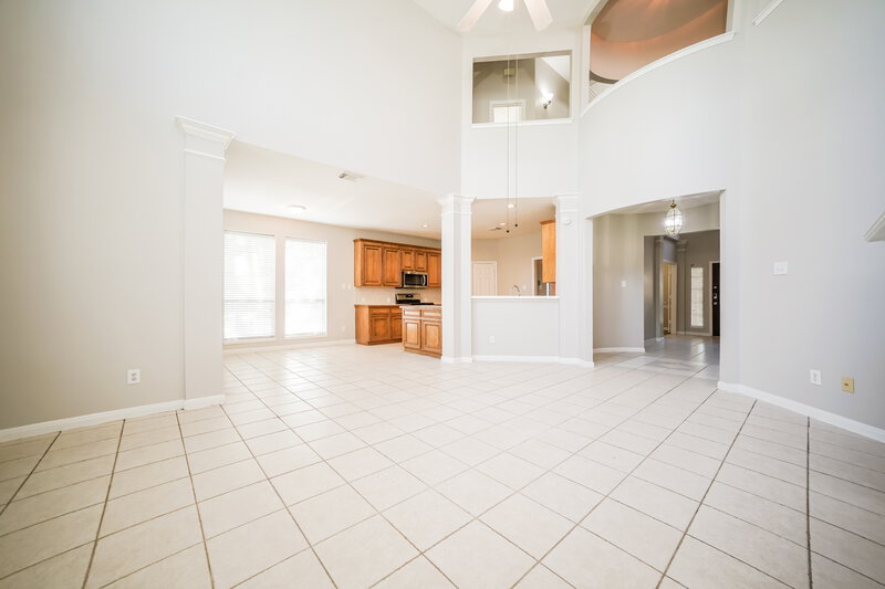 2,525/Mo, 11727 Newlands Ct Tomball, TX 77377 Living Room View 2