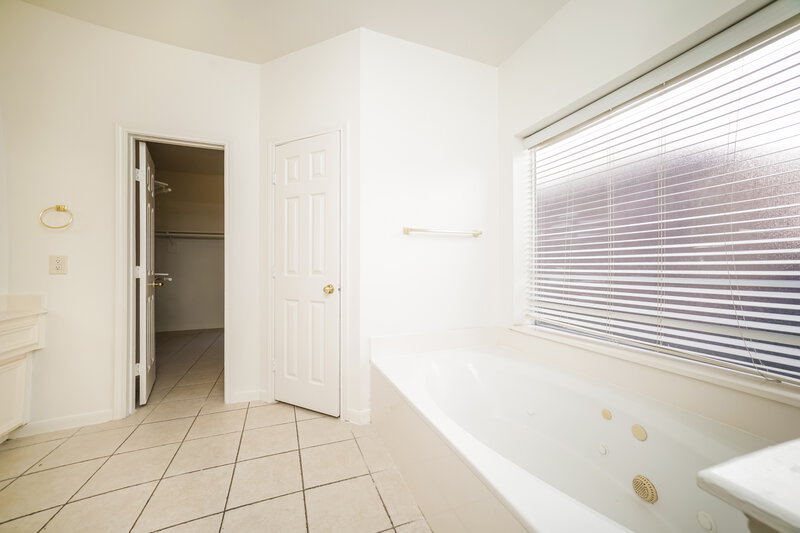2,525/Mo, 11727 Newlands Ct Tomball, TX 77377 Main Bathroom View