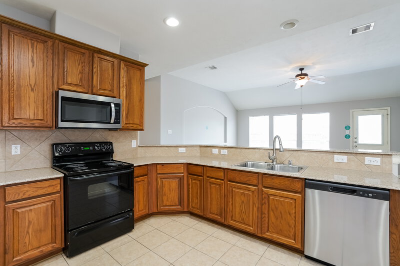 2,100/Mo, 26019 Chapman Falls Dr Richmond, TX 77406 Kitchen View