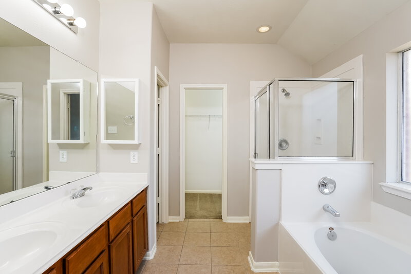 2,100/Mo, 26019 Chapman Falls Dr Richmond, TX 77406 Main Bathroom View
