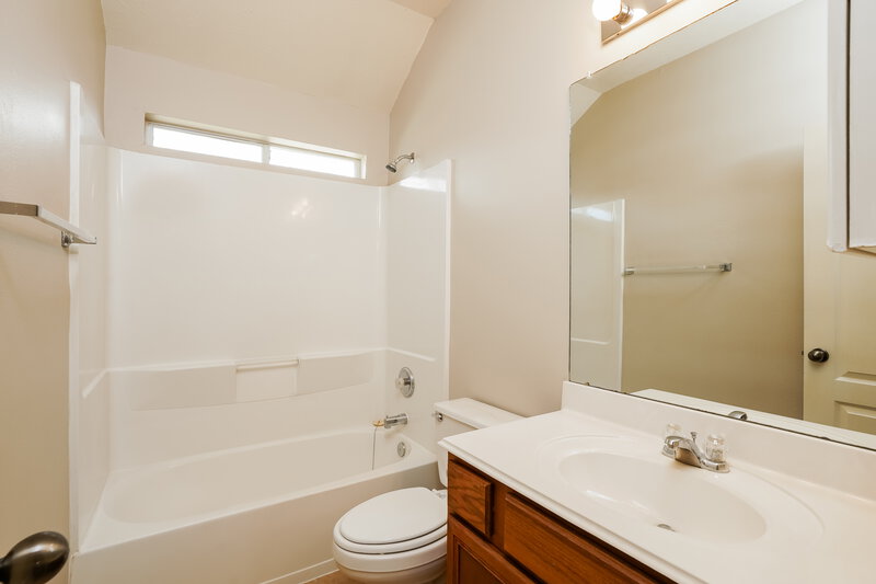 2,100/Mo, 26019 Chapman Falls Dr Richmond, TX 77406 Bathroom View
