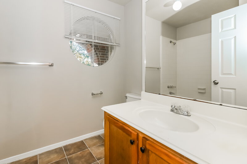 1,975/Mo, 17806 Oakland Mills Dr Richmond, TX 77407 Bathroom View