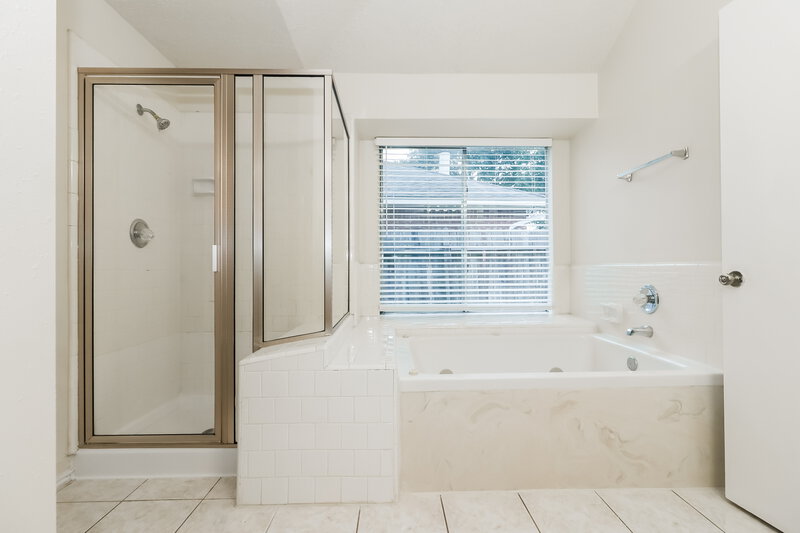2,145/Mo, 1331 Three Forks Dr Katy, TX 77450 Main Bathroom View