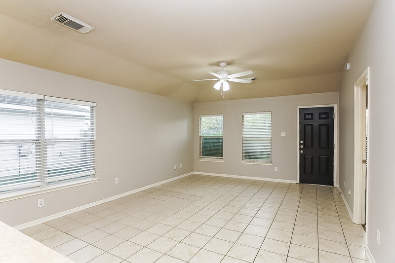1,550/Mo, 11303 Northam Dr Tomball, TX 77375 Living Room View
