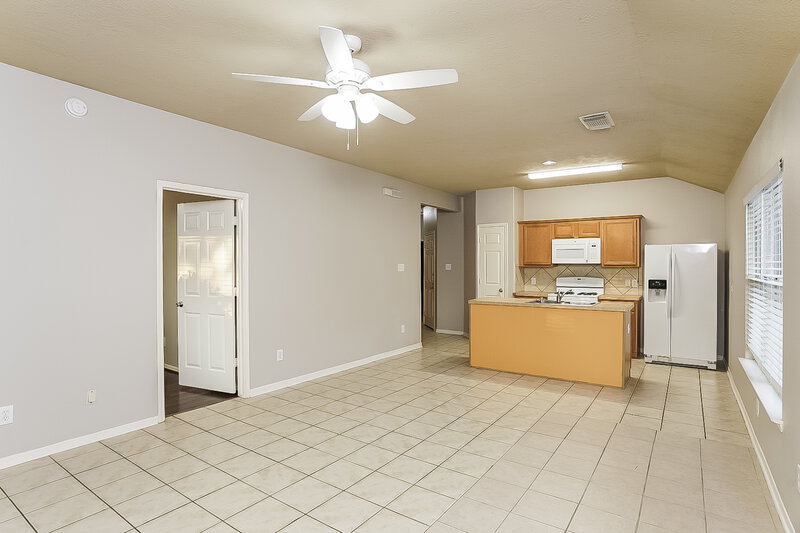 1,550/Mo, 11303 Northam Dr Tomball, TX 77375 Living Room View 2