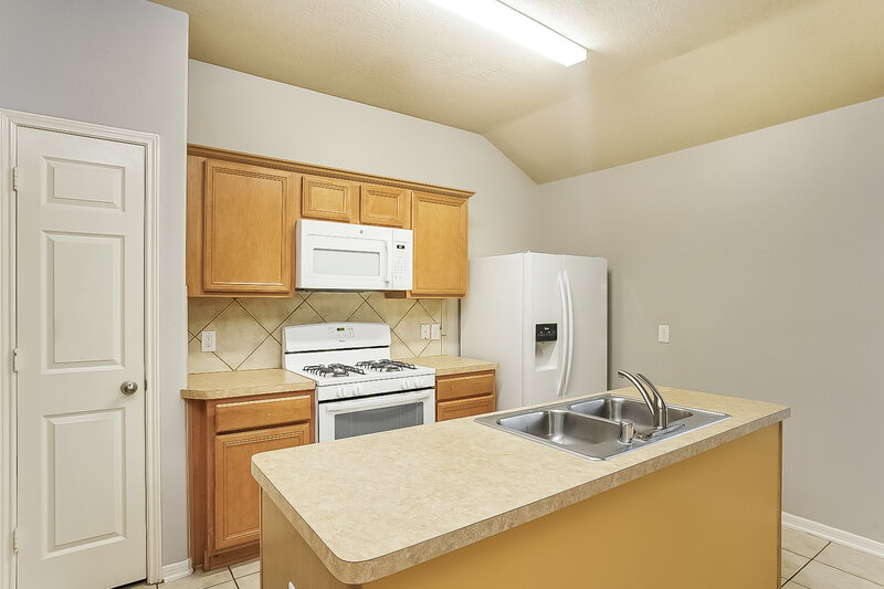 1,550/Mo, 11303 Northam Dr Tomball, TX 77375 Kitchen View