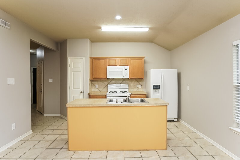 1,550/Mo, 11303 Northam Dr Tomball, TX 77375 Kitchen View 3