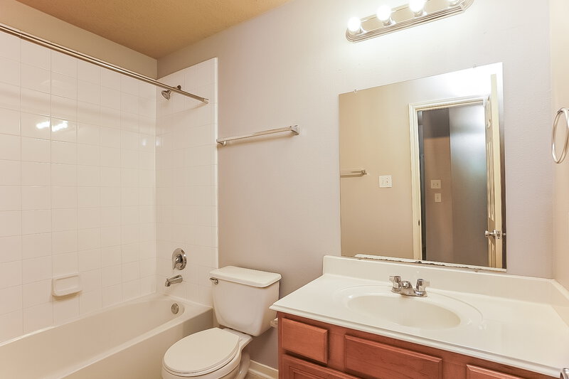 1,550/Mo, 11303 Northam Dr Tomball, TX 77375 Bathroom View